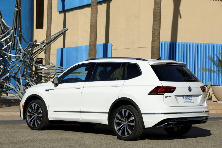  Volkswagen Tiguan R-Line 2017 года  (NA) (фото 2 из 43)